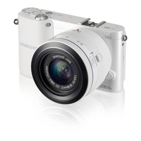 Mirrorless Digital Camera  20-50mm f/3.5-5.6 lens